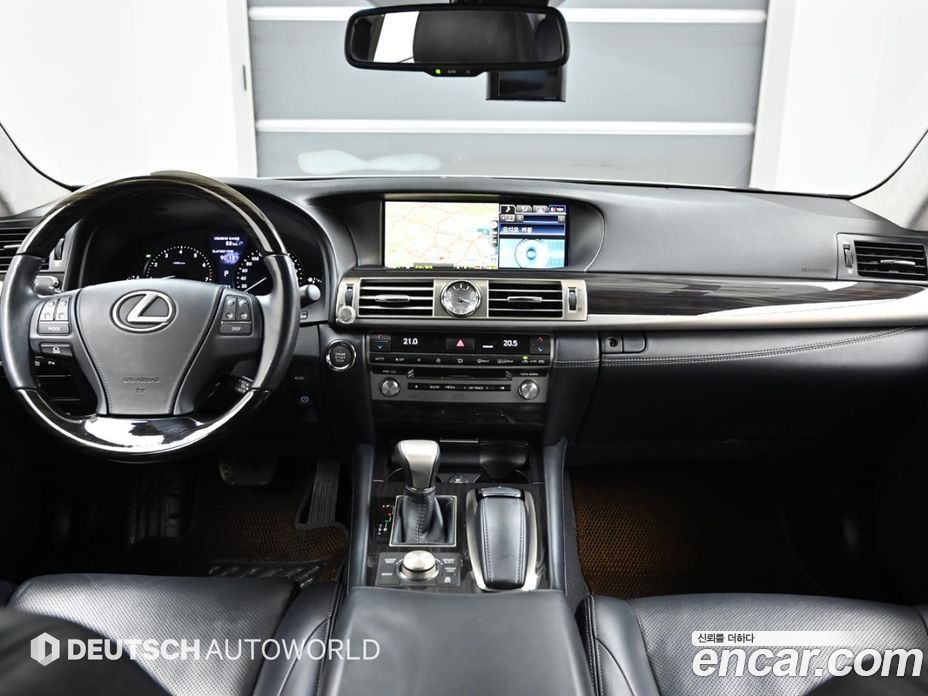 Lexus LS460 фото 7