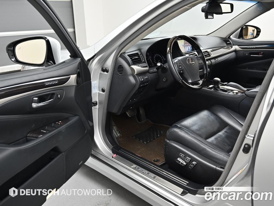 Lexus LS460 фото 11