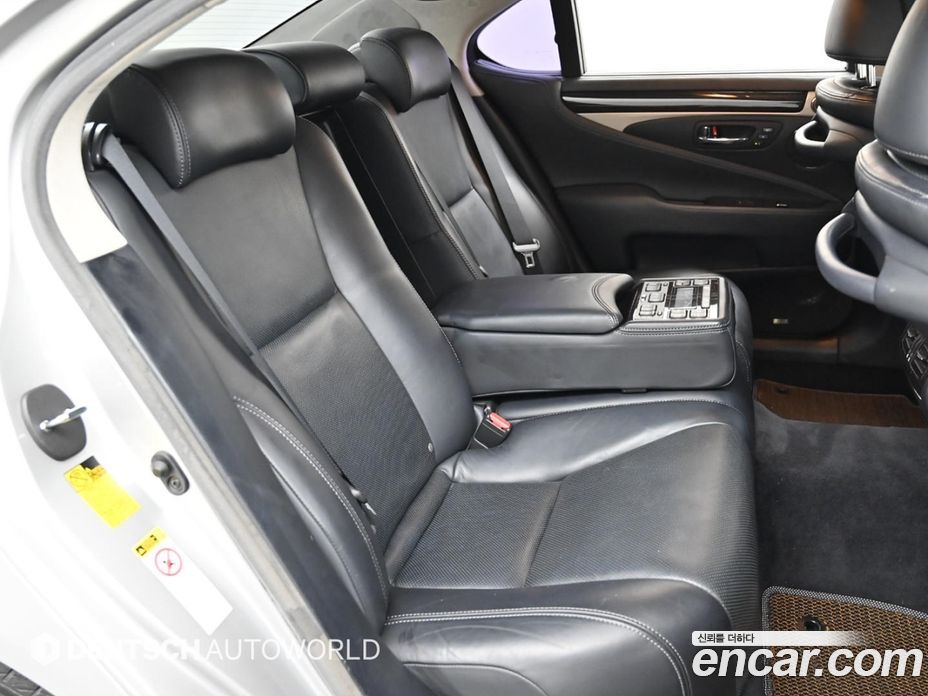 Lexus LS460 фото 12