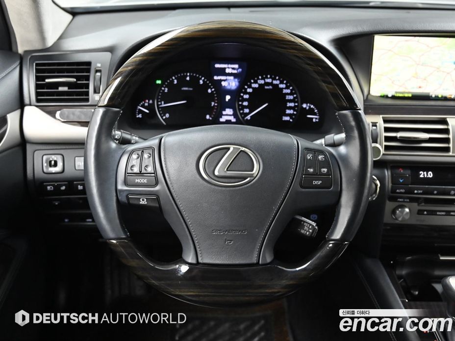 Lexus LS460 фото 13