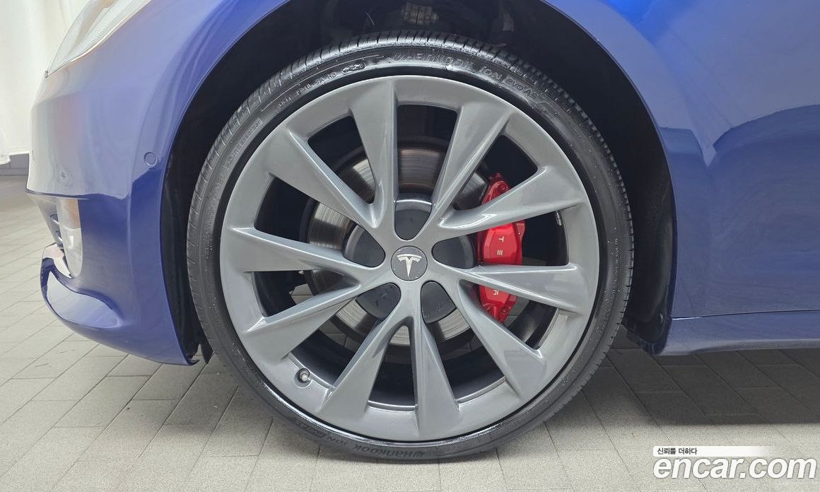Tesla Model S фото 4