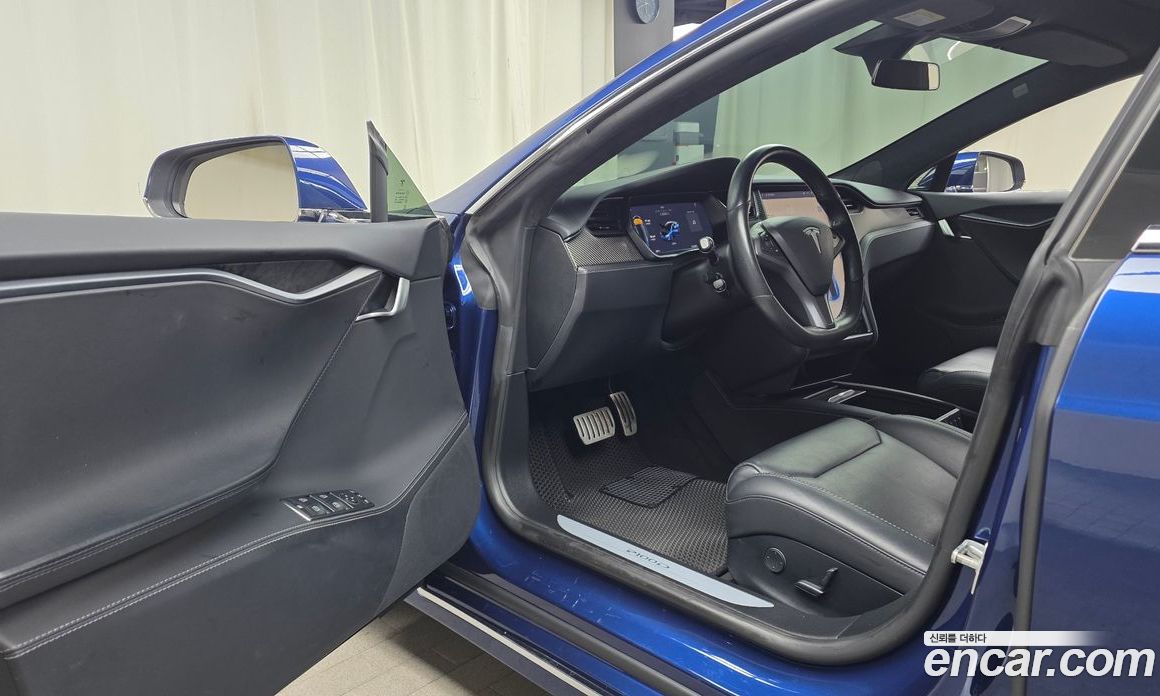 Tesla Model S фото 9
