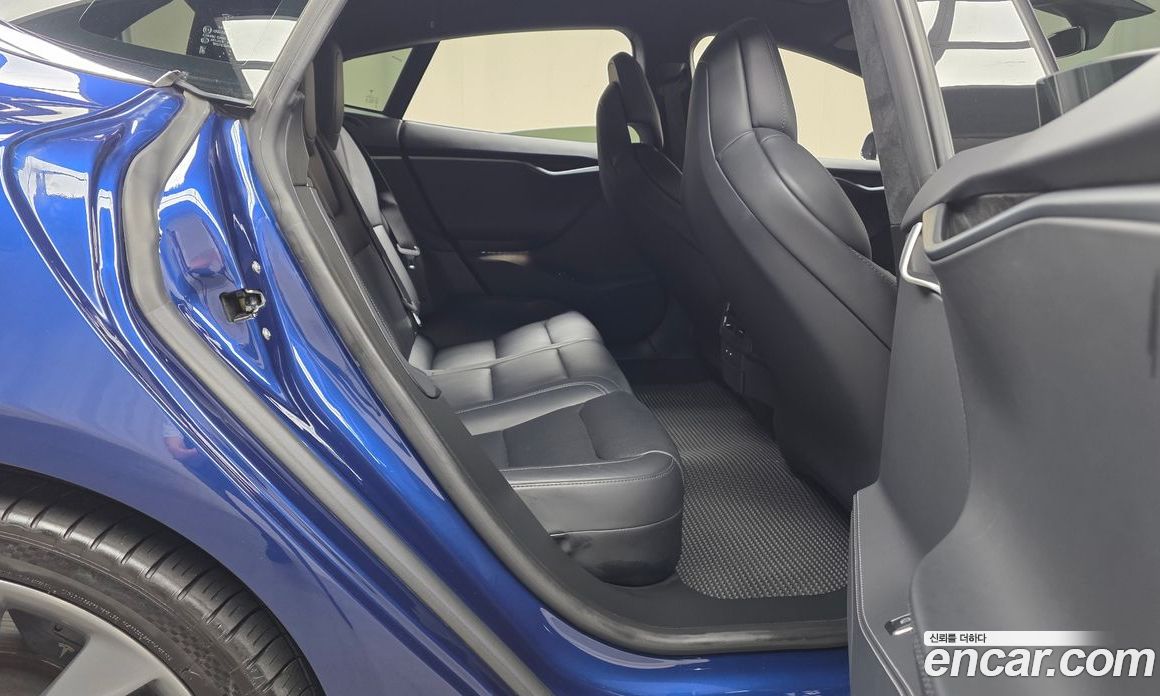 Tesla Model S фото 10