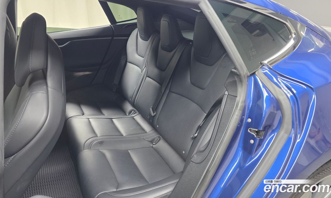 Tesla Model S фото 11