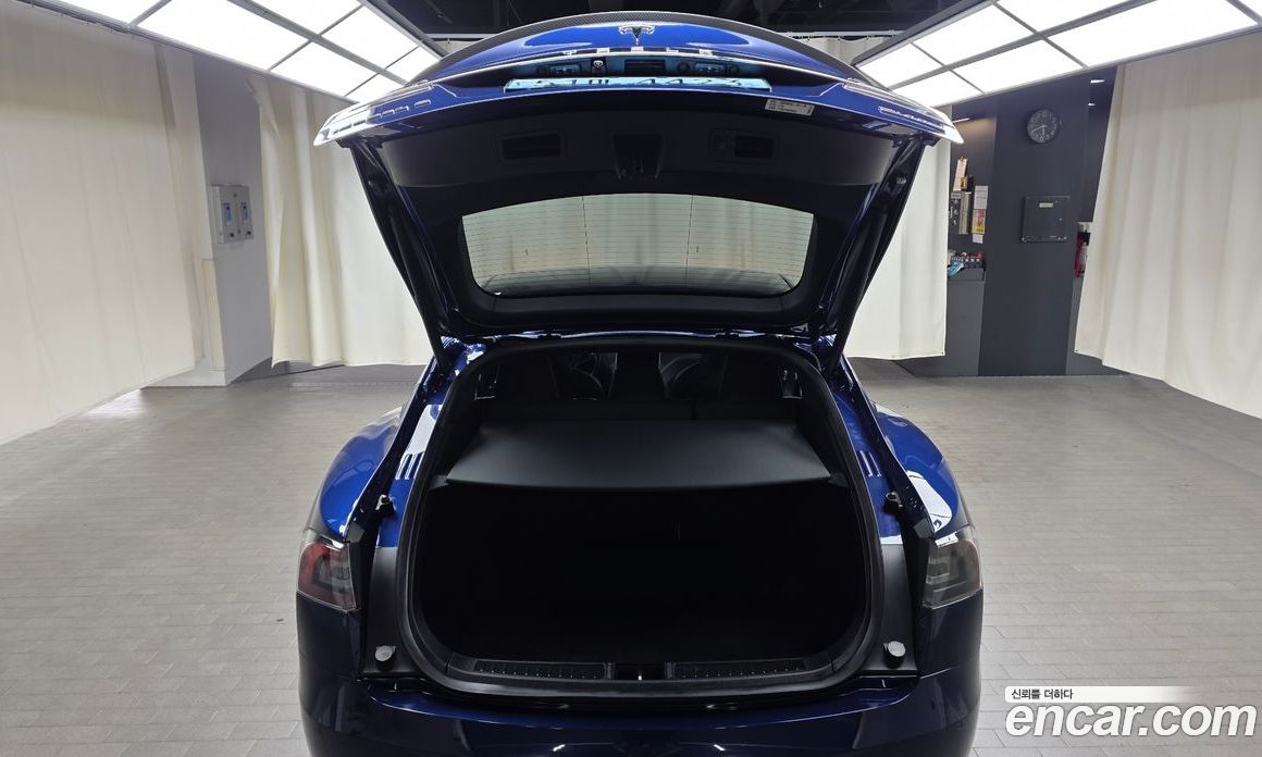 Tesla Model S фото 17