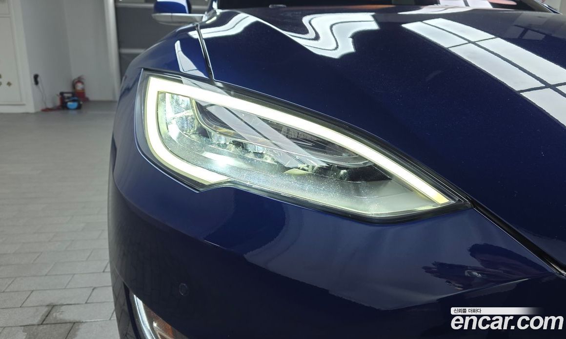 Tesla Model S фото 22