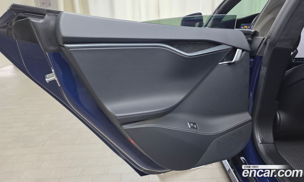 Tesla Model S фото 25