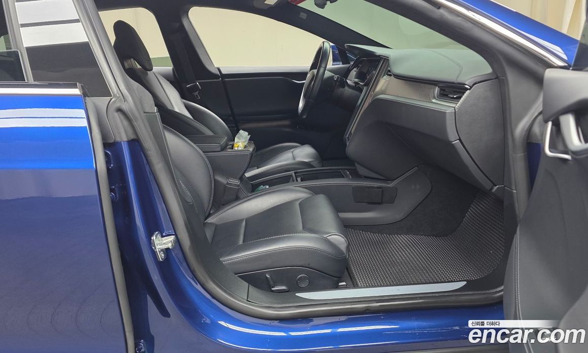 Tesla Model S фото 26