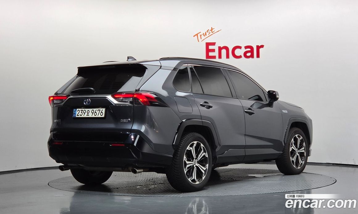 Toyota RAV4 5th Gen фото 2