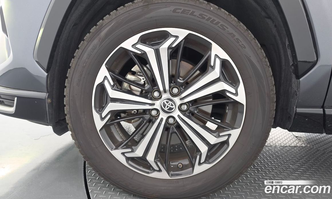 Toyota RAV4 5th Gen фото 5