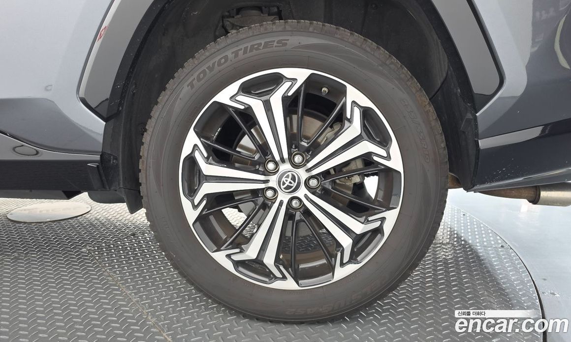 Toyota RAV4 5th Gen фото 21