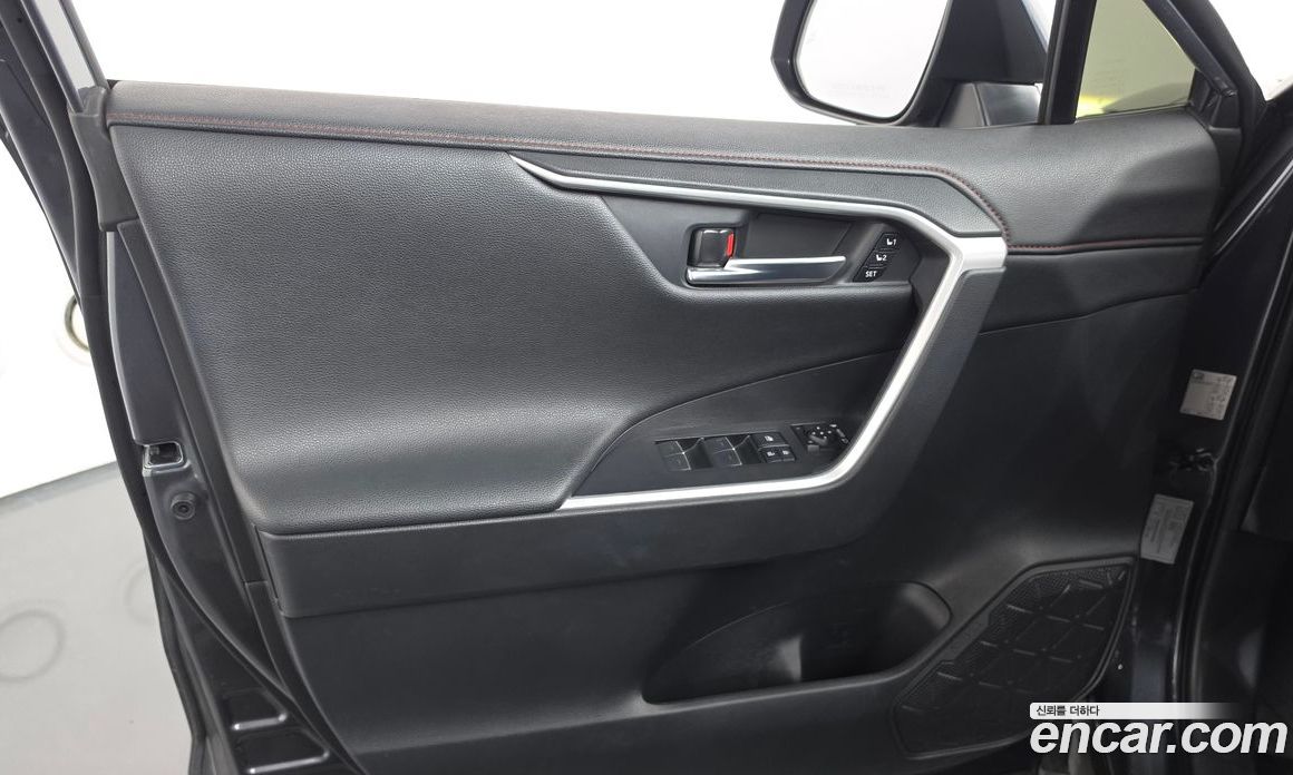 Toyota RAV4 5th Gen фото 24