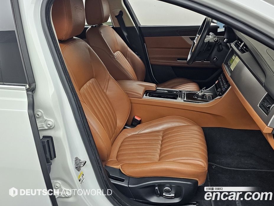 Jaguar XF (X260) фото 10