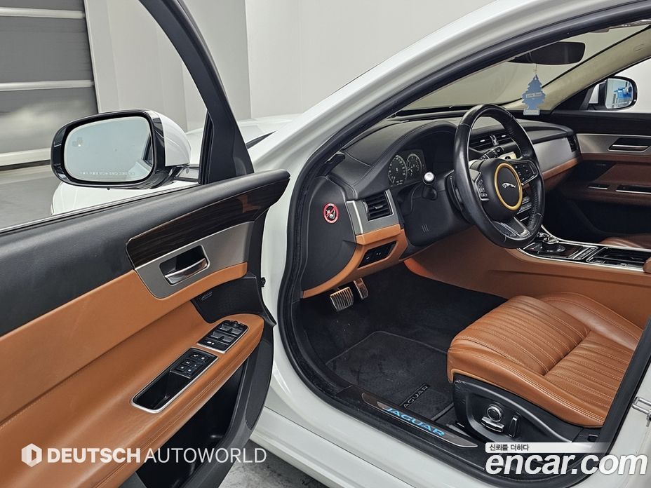 Jaguar XF (X260) фото 11