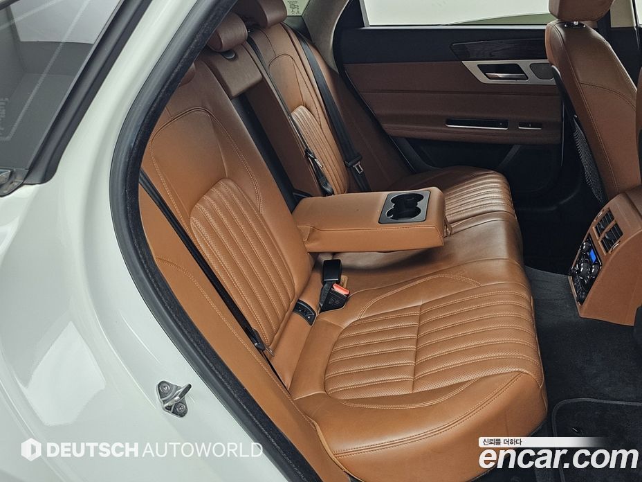 Jaguar XF (X260) фото 12