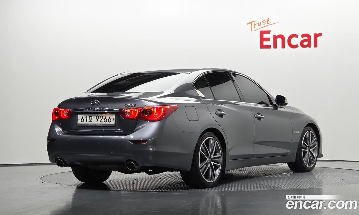 Infiniti Q50 фото 2