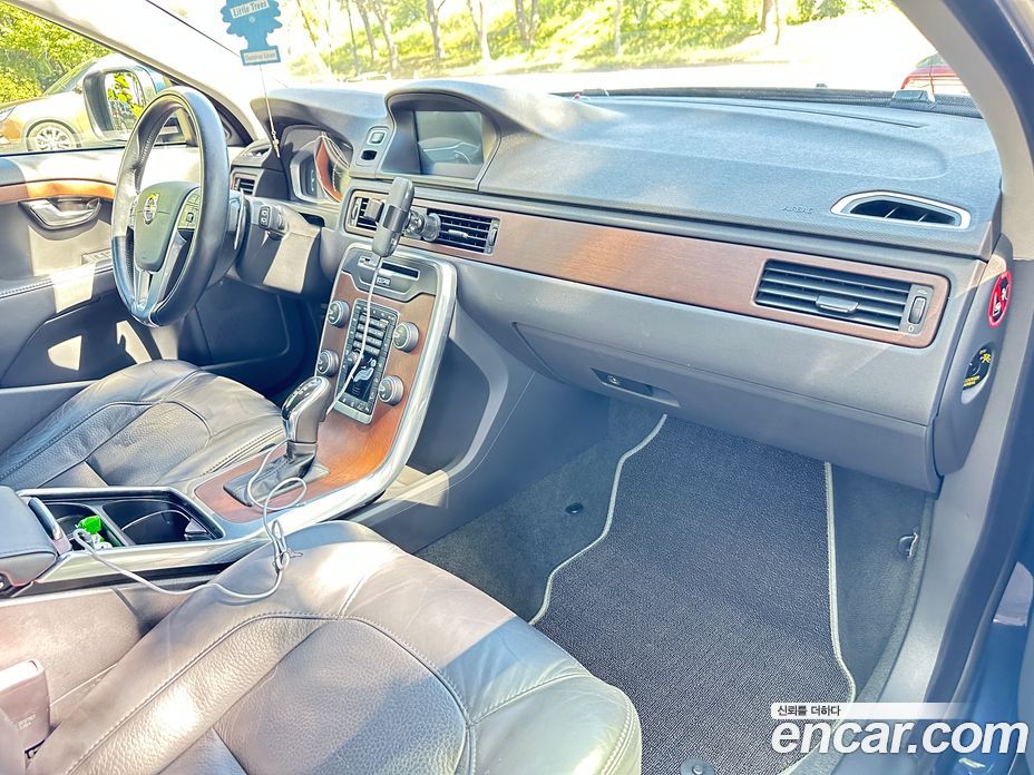 Volvo XC70 фото 9