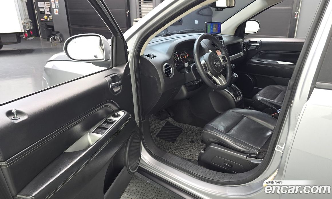 Jeep Compass фото 10