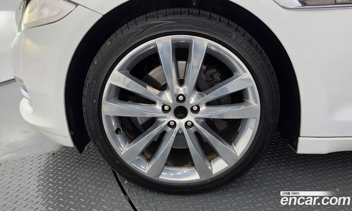 Jaguar XJ Restyling фото 5