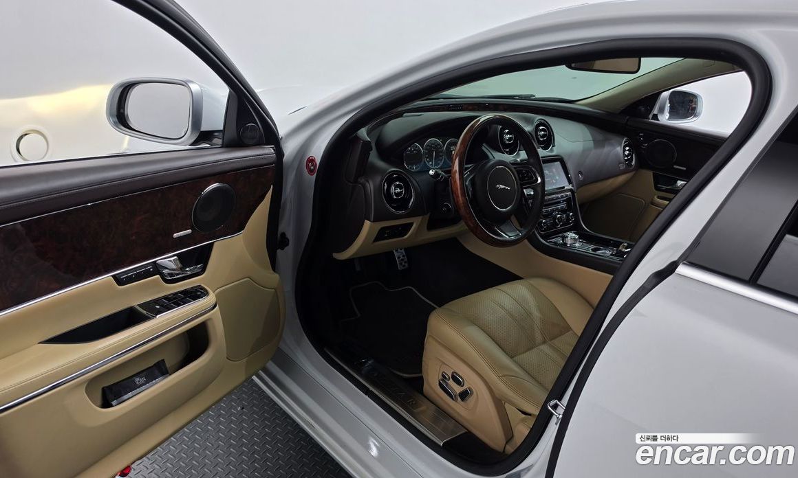 Jaguar XJ Restyling фото 10