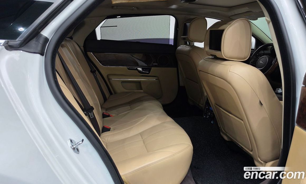 Jaguar XJ Restyling фото 11