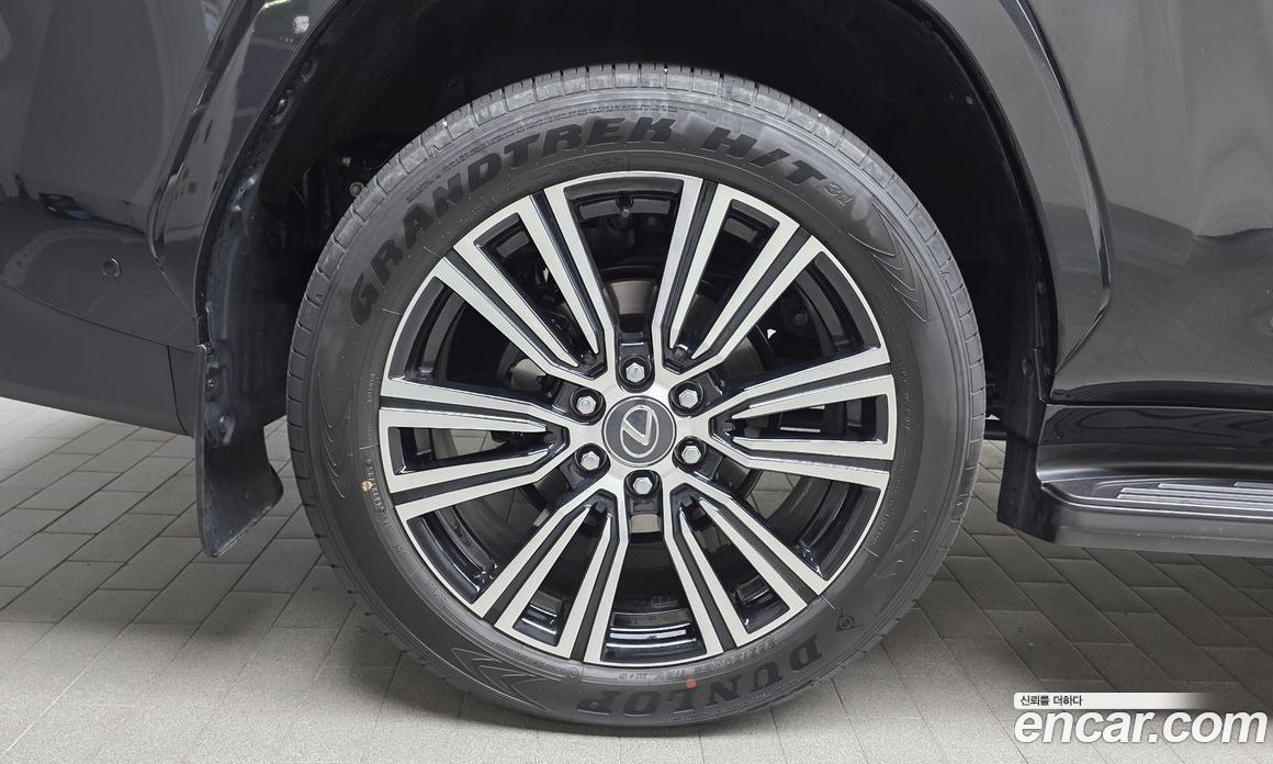 Lexus LX 4th Gen фото 4