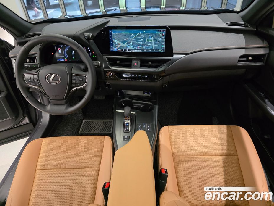 Lexus UX300h фото 7