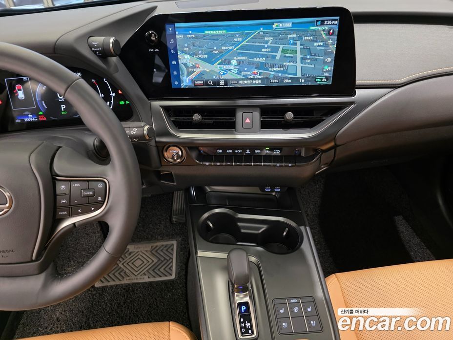 Lexus UX300h фото 9