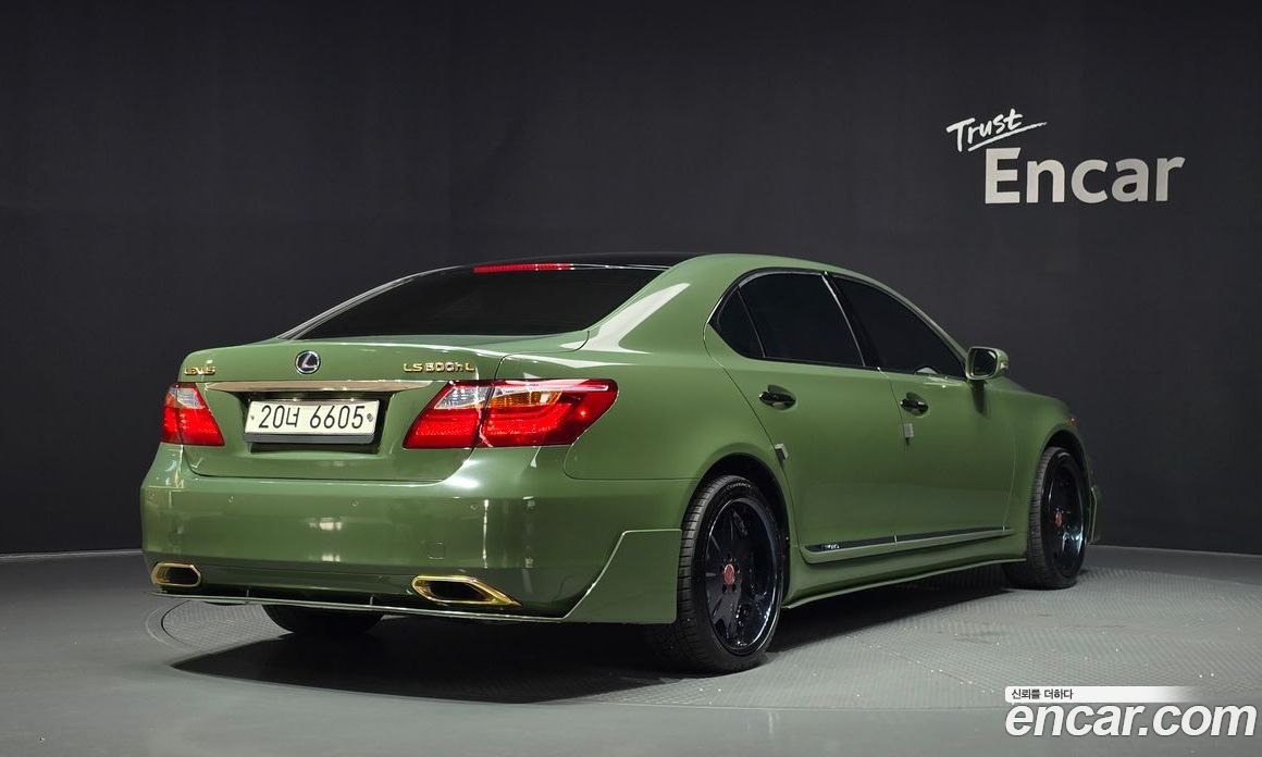 Lexus LS600hL фото 2