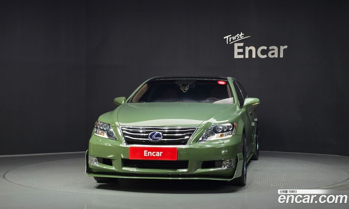 Lexus LS600hL фото 3