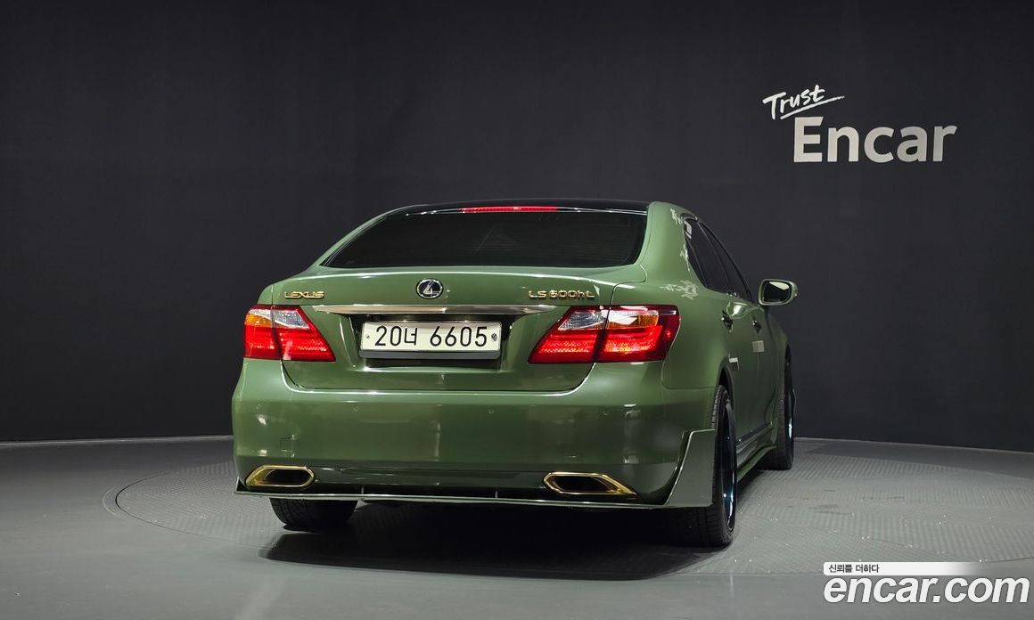 Lexus LS600hL фото 4