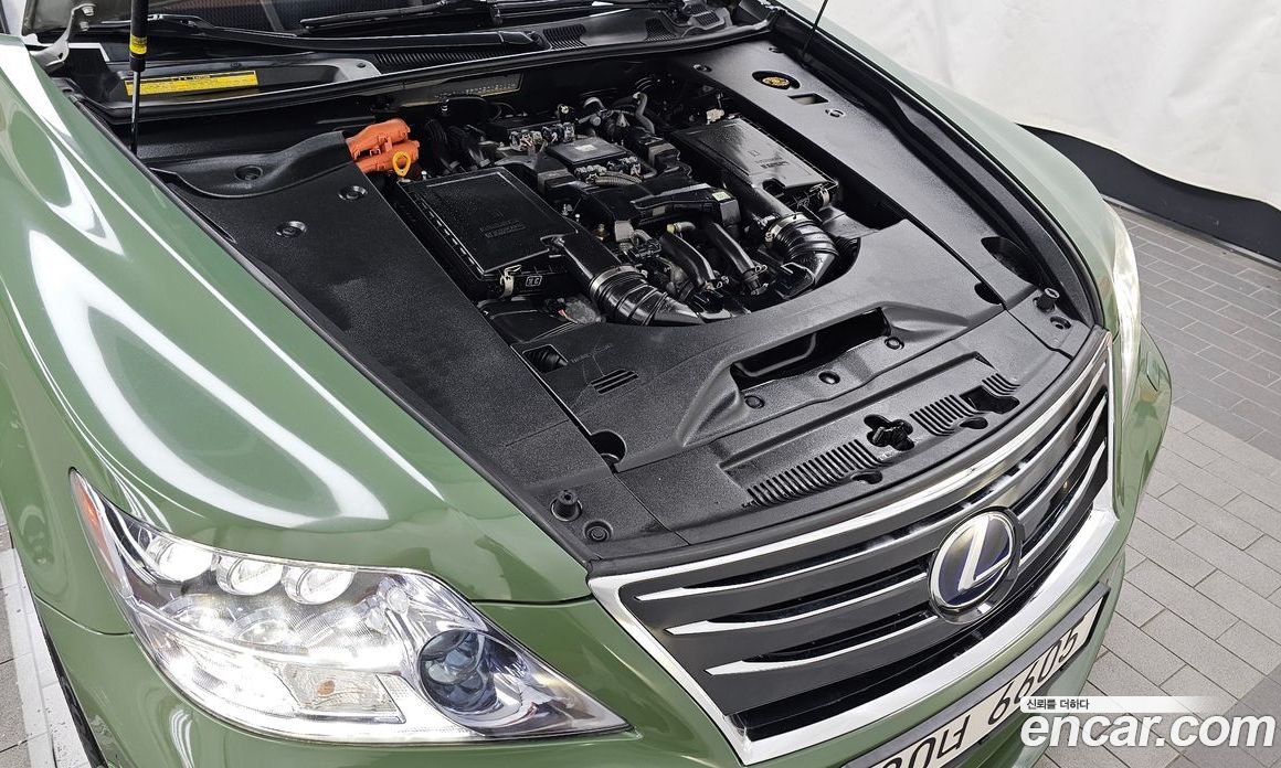 Lexus LS600hL фото 6