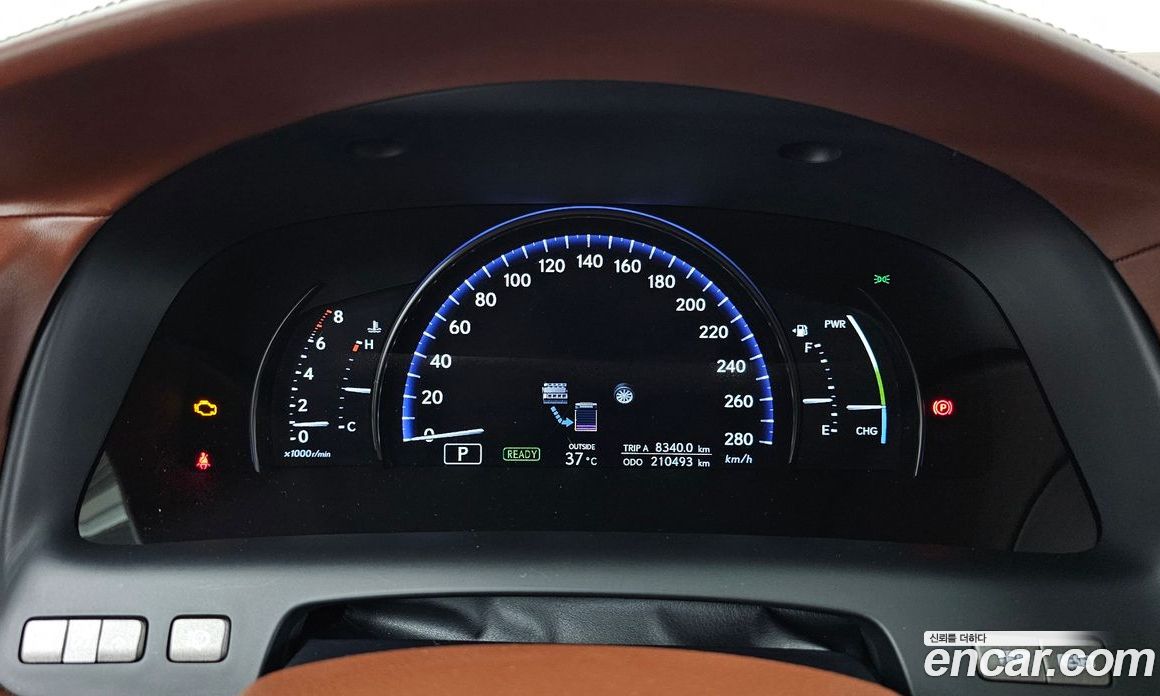 Lexus LS600hL фото 8