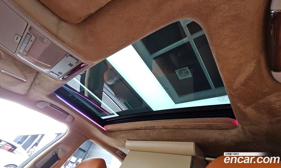 Lexus LS600hL фото 17