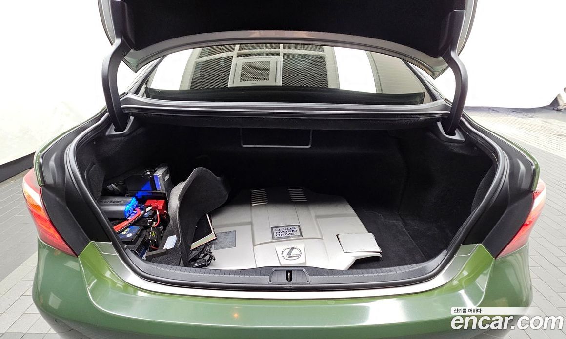 Lexus LS600hL фото 20