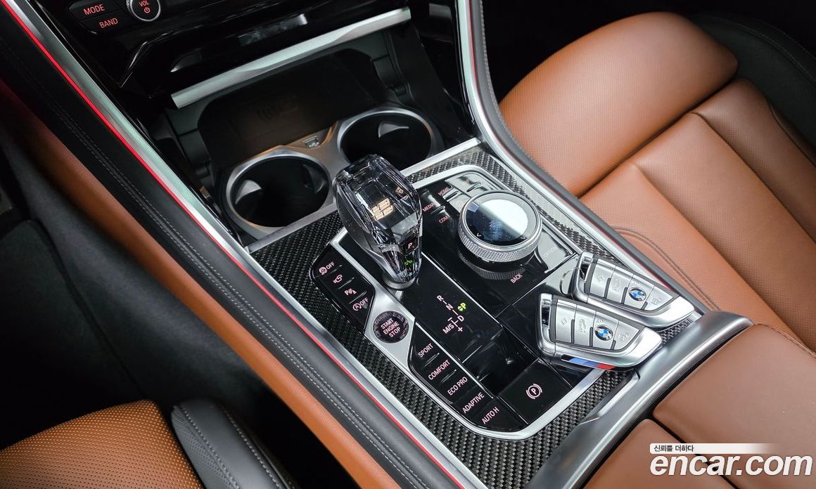 BMW 8-Series (G15) фото 9