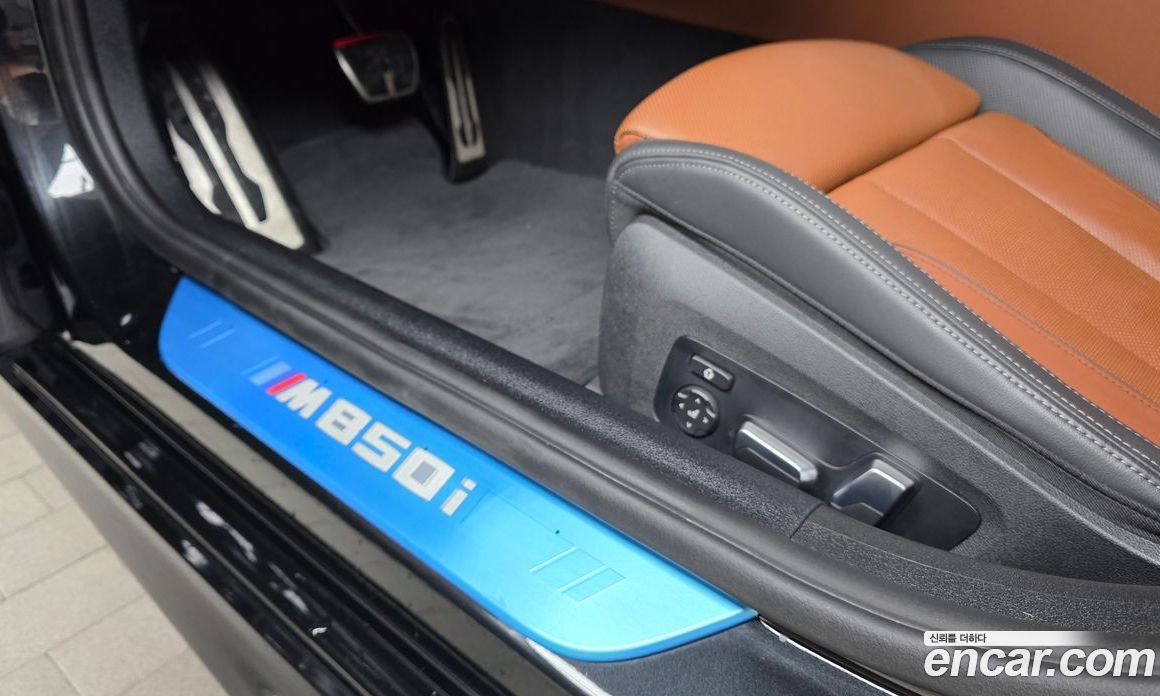BMW 8-Series (G15) фото 16
