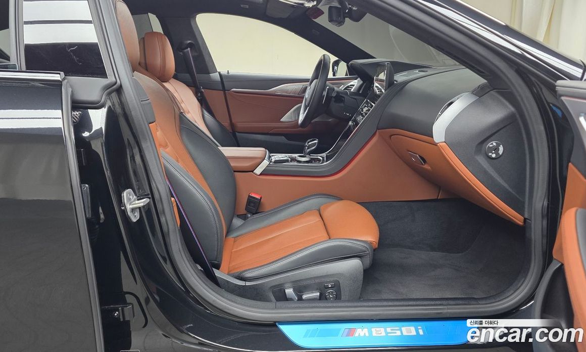 BMW 8-Series (G15) фото 27
