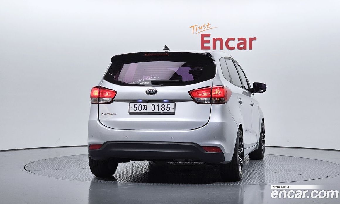 Kia Carens 3rd Gen фото 4