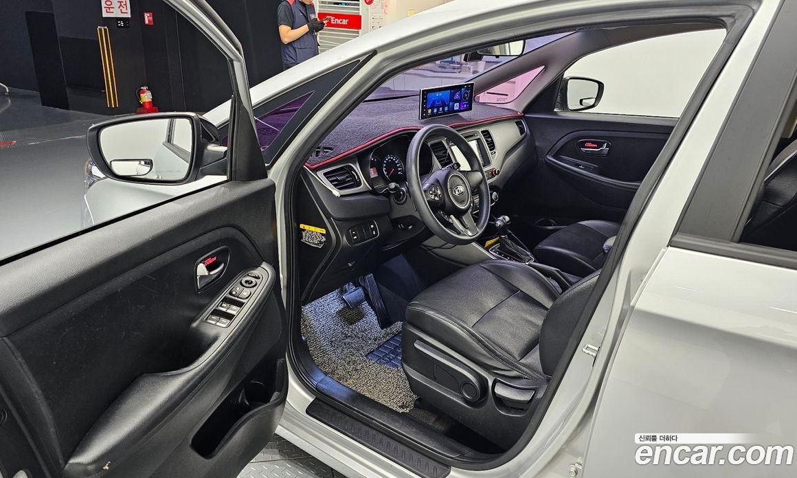 Kia Carens 3rd Gen фото 10