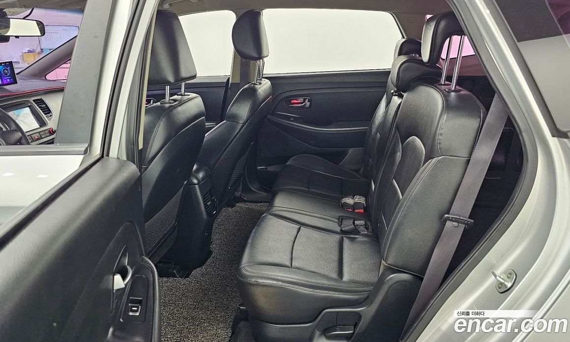 Kia Carens 3rd Gen фото 12