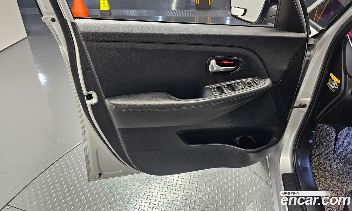 Kia Carens 3rd Gen фото 24