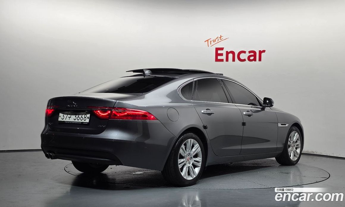 Jaguar XF (X260) фото 2