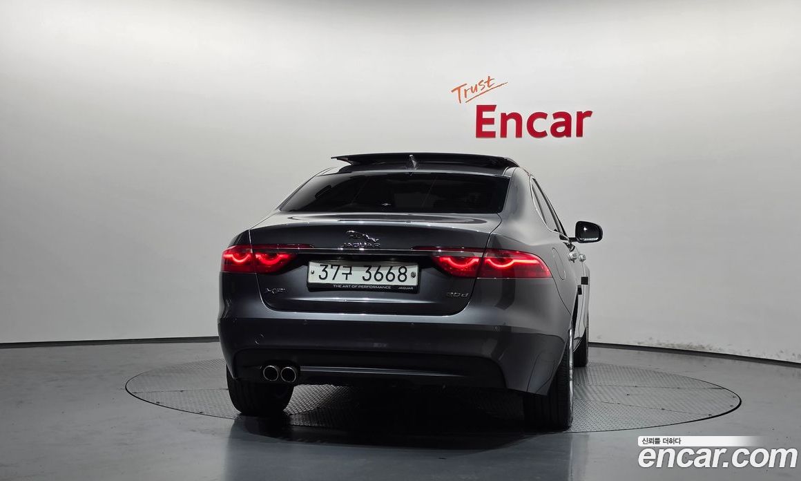 Jaguar XF (X260) фото 4