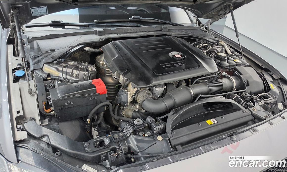 Jaguar XF (X260) фото 6