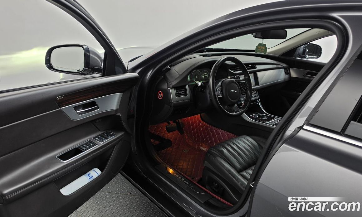 Jaguar XF (X260) фото 10