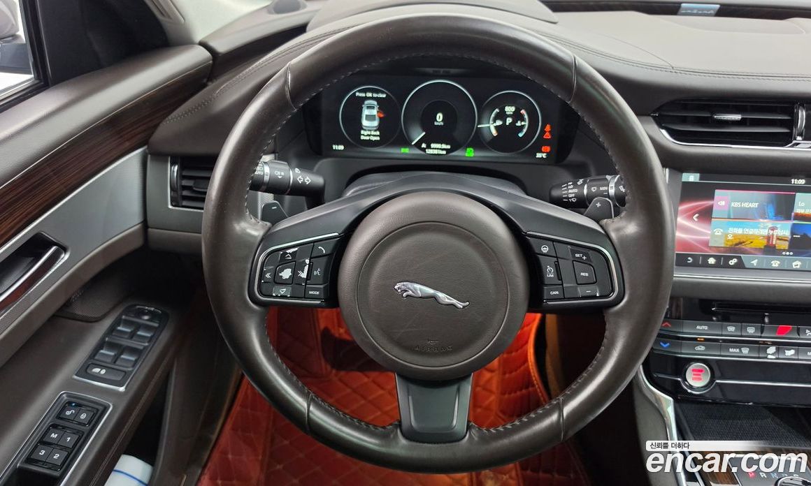 Jaguar XF (X260) фото 14
