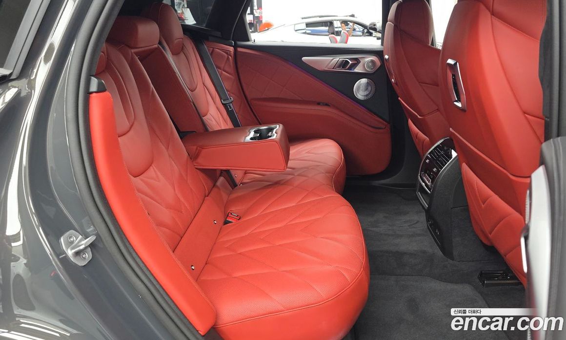 BMW XM (G09) фото 12