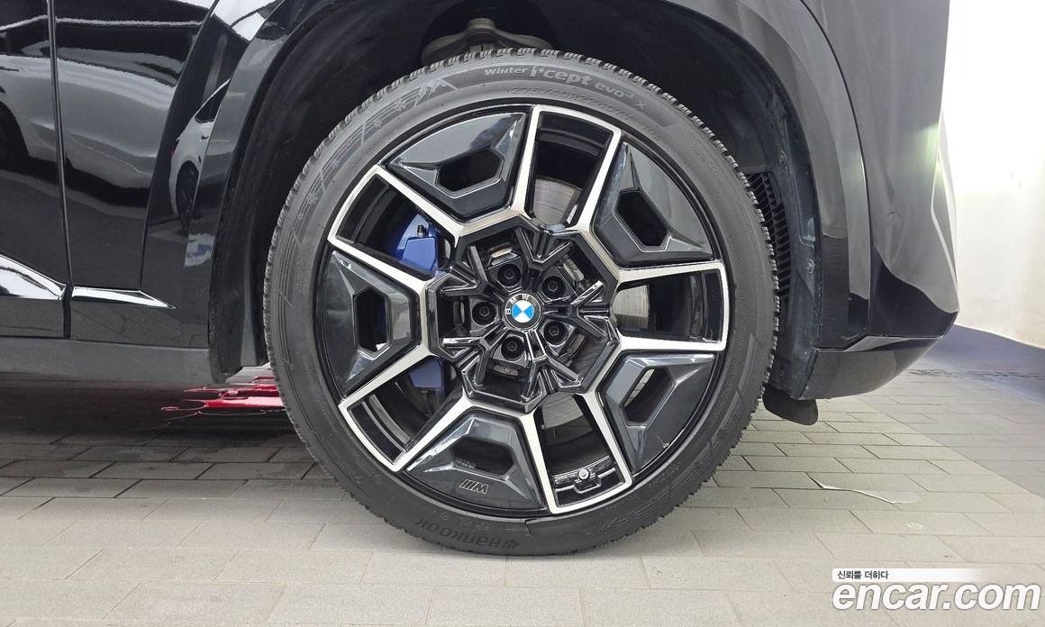 BMW XM (G09) фото 21