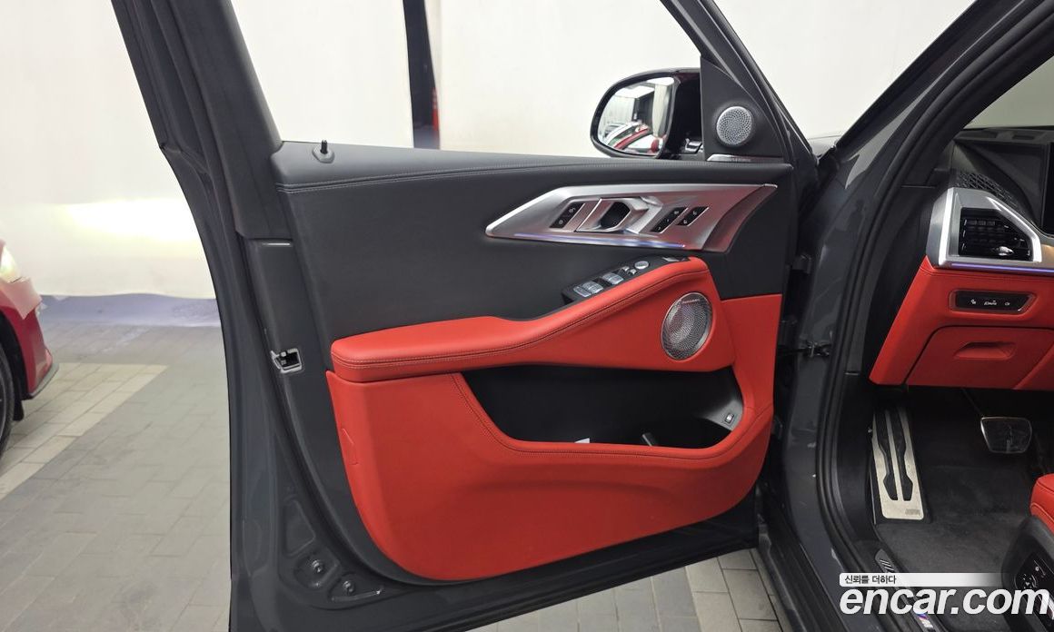 BMW XM (G09) фото 24